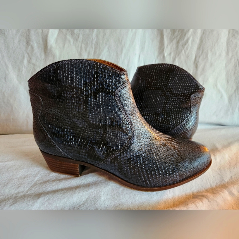 Lucky Brand LK-Belia Blue Black Leather Snake Skin Print Booties